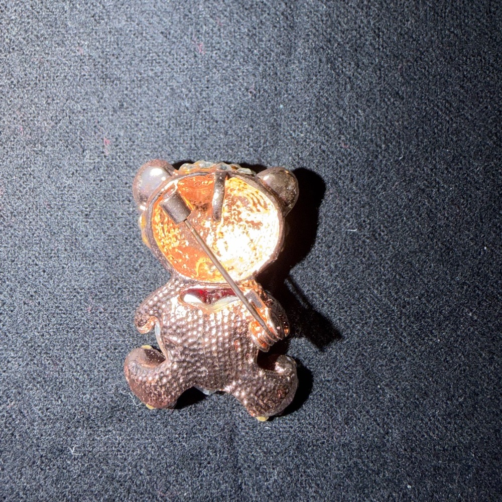 Elegant Sparkling Bear Brooch with Clear  Heart - Picture 2 of 4